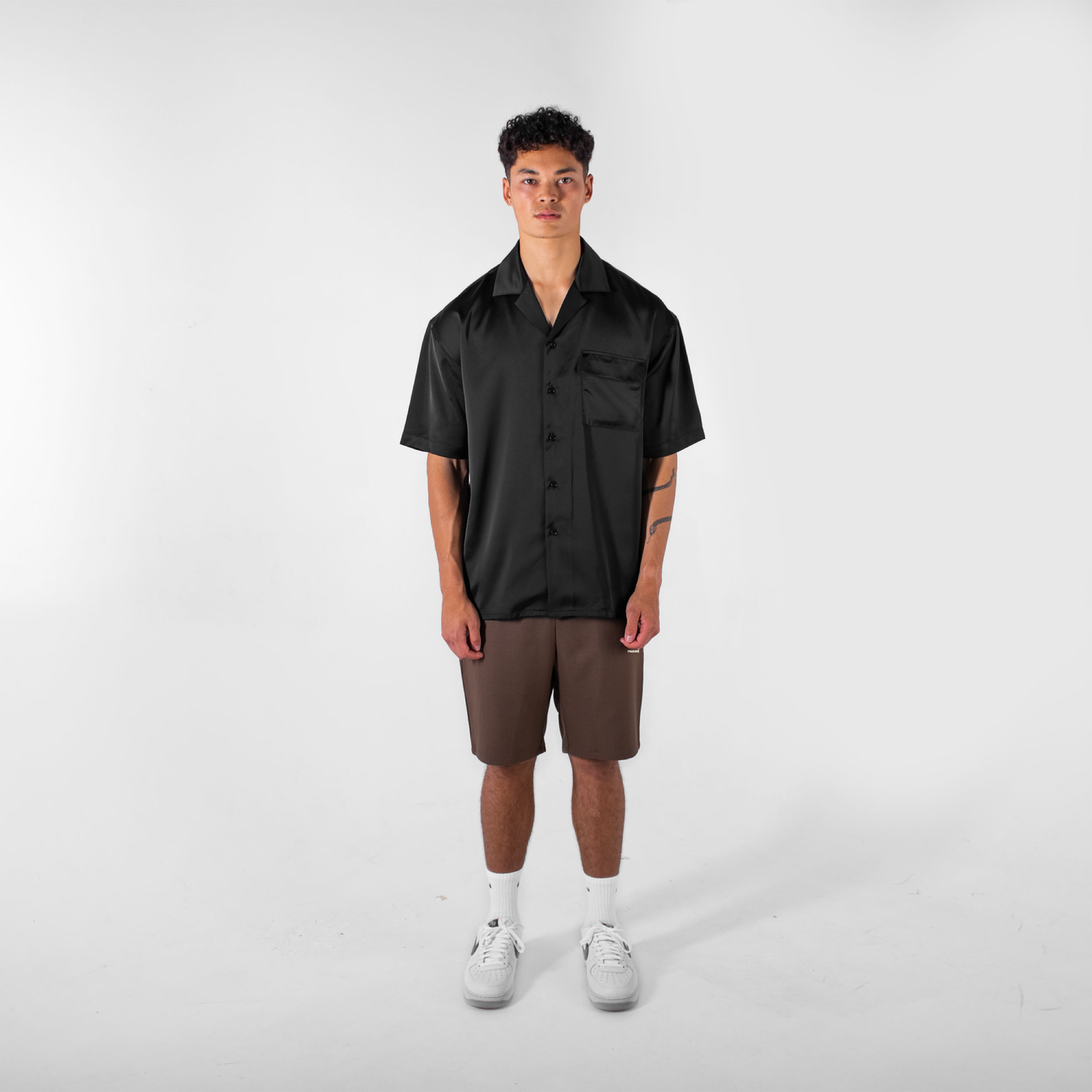 FUNDAMENTAL RELAXED FIT SMALL LOGO SHORTS - BROWN